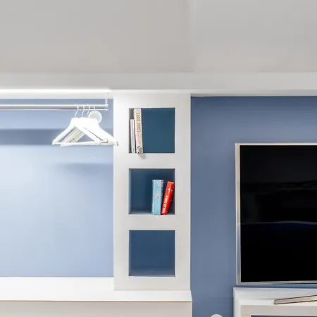 Tra I Vicoli Di Chiaia, Cariati Blue E Maradona *