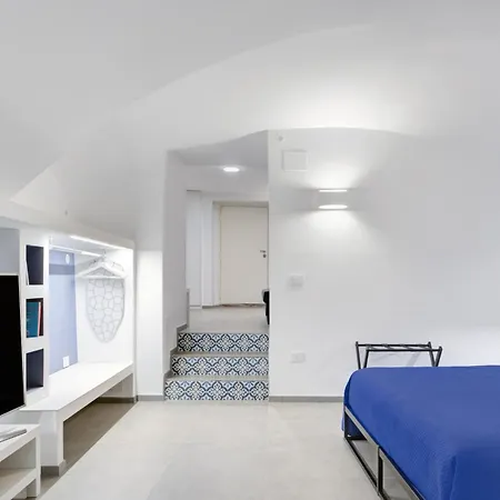 Tra I Vicoli Di Chiaia, Cariati Blue E Maradona * Νάπολη